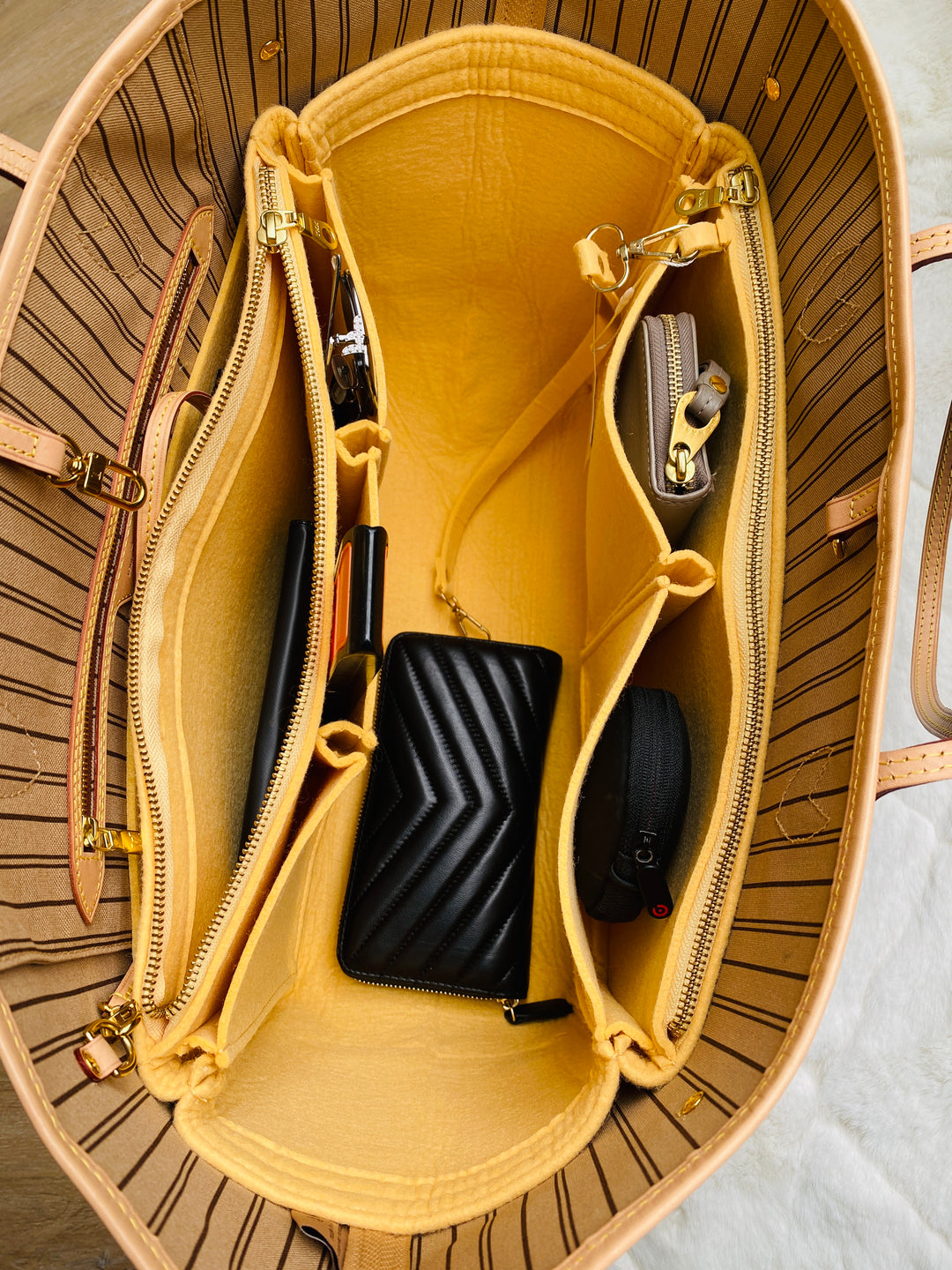 Louis vuitton neverfull yellow interior discount